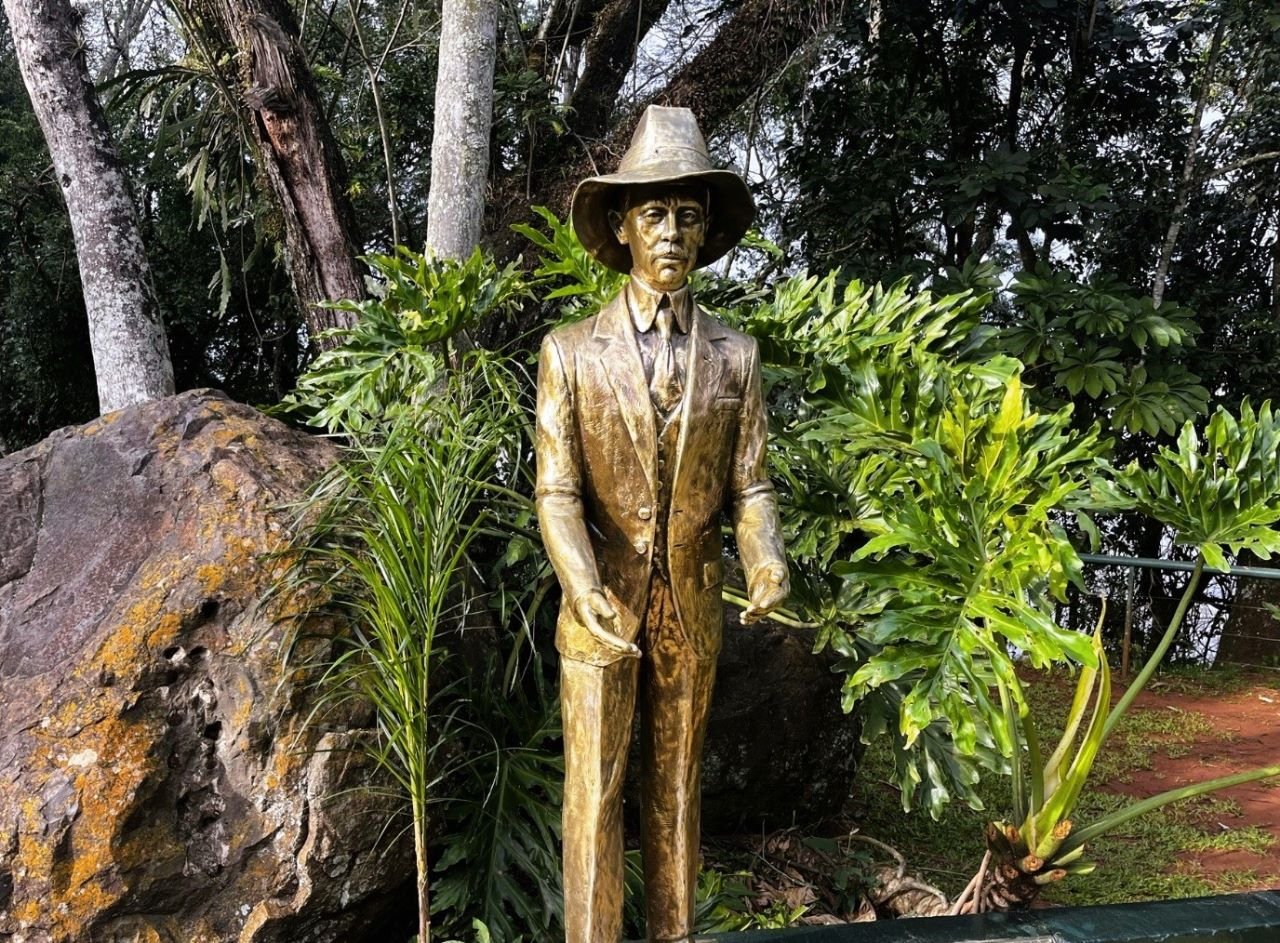 De autoria do professor da Unila Micael Alvino da Silva, a obra conta a passagem do aviador pela região trinacional em 1916