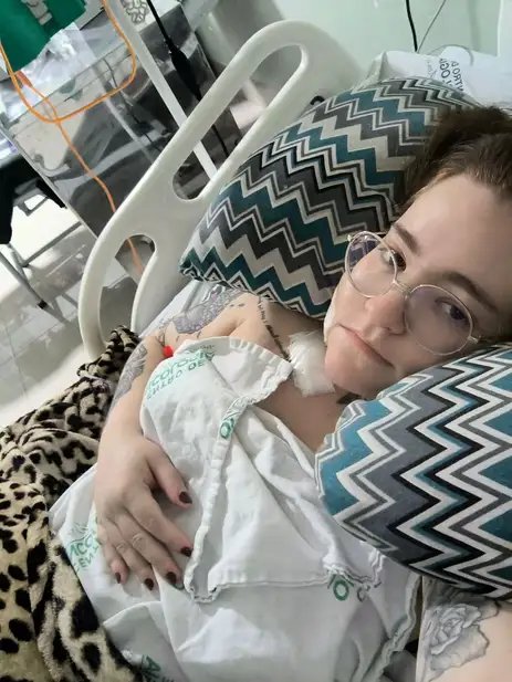 Arquivo Pessoal Carolina Arruda Com doença grave, a estudante carolina arruda tenta eutanásia