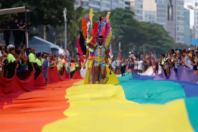 Rio de Janeiro (RJ) 24/11/2024 - A 29° edição da Parada do Orgulho LGBTI+ acontece na praia de Copacabana. Foto: Fernando Frazão/Agência Brasil