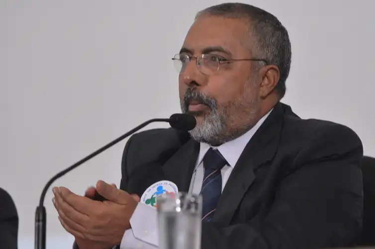 Antonio Cruz/Agência Brasil Brasília - Senador Paulo Paim participa do lançamento da Frente Parlamentar Mista em Defesa da Previdência Social, no auditório Petrônio Portela (Antonio Cruz/Agência Brasil)