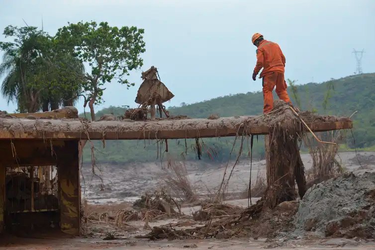 Mariana (MG) - Distrito de Bento Rodrigues, em Mariana (MG), atingido pelo rompimento de duas barragens de rejeitos da mineradora Samarco (Antonio Cruz/Agência Brasil)