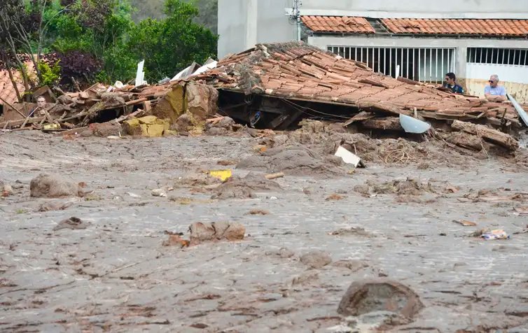 Mariana (MG) - Distrito de Bento Rodrigues, em Mariana (MG), atingido pelo rompimento de duas barragens de rejeitos da mineradora Samarco (Antonio Cruz/Agência Brasil)