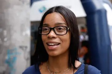 Rio de Janeiro (RJ), 03/11/2024 - A candidata Camile da Hora chega para primeira etapa do Exame Nacional do Ensino Médio (Enem) de 2024, na Univesidade Estácio de Sá, no centro da cidade. Foto: Tânia Rêgo/Agência Brasil