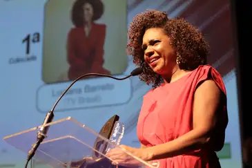 +Admirados Jornalistas Negros e Negras da Imprensa Brasileira/Divulgação São Paulo (SP), 12/11/2024 - Luciana Barreto recebe Prêmio +Admirados Jornalistas Negros e Negras da
Imprensa Brasileira. Foto: +Admirados Jornalistas Negros e Negras da
Imprensa Brasileira/Divulgação
