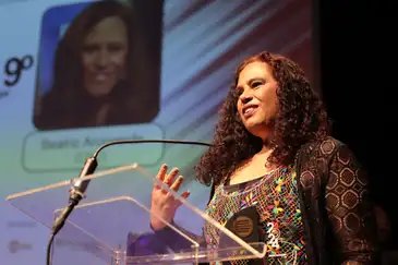 +Admirados Jornalistas Negros e Negras da Imprensa Brasileira/Divulgação São Paulo (SP), 12/11/2024 - Beatriz Arcoverde recebe Prêmio +Admirados Jornalistas Negros e Negras da
Imprensa Brasileira. Foto: +Admirados Jornalistas Negros e Negras da
Imprensa Brasileira/Divulgação