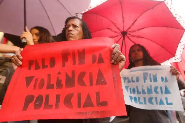 São Paulo (SP), 05/12/2024 -ato contra violência policial, concentração em frente ao teatro municipal de são paulo, praça Ramos de Azevedo . Foto: Paulo Pinto/Agência Brasil