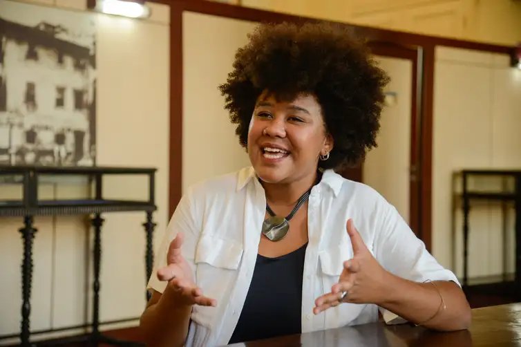 Rio de Janeiro (RJ), 03/04/2024 – A diretora do Arquivo Nacional, Gabrielle Abreu durante sessão de fotos à Agência Brasil, na instituição, no centro do Rio de Janeiro. Foto: Tomaz Silva/Agência Brasil