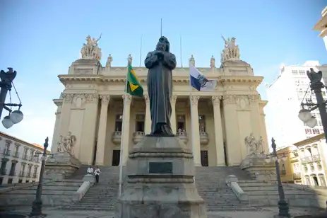 Fachada da Casa da Democracia, centro cultural que futuramente vai ocupar o prédio histórico do Palácio Tiradentes, no centro do Rio de Janeiro