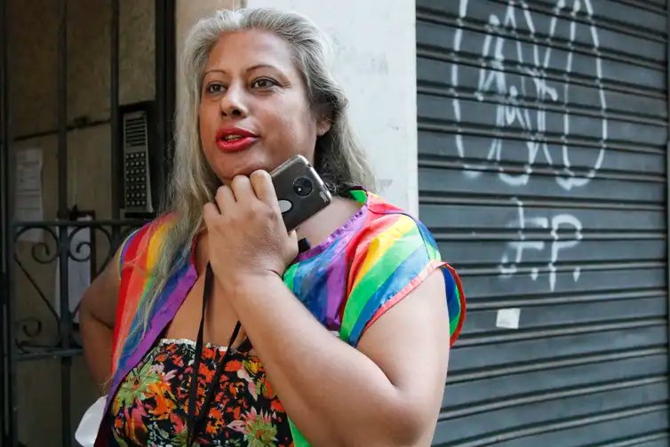  A ativista LGBT Indianara Siqueira, coordenadora da Casa Nem, um dos grupos que atualmente ocupa do  edíficio abandonado Almeida Rêgo, na Rua Dias da Rocha 27, em Copacabana, onde foi encontrado acervo com animais empalhados, ossadas, bustos e