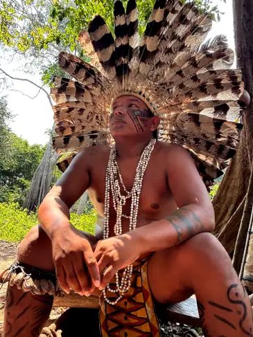 Tânia Rêgo/Agência Brasil Manaus (AM), 29/11/2024 - Daniel Hanrori, indígena do povo Tukano, que lidera uma aldeia com 38 pessoas de diferentes etnias na região do Lago Janauari, em acampamento improvisado perto do Rio Negro, nas imediações de Manaus. Foto: Tânia Rêgo/Agência Brasil