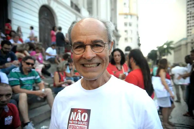 Tomaz Silva/Agência Brasil Rio de Janeiro - O ator Osmar Prado participa de manifestação contra a possibilidade de impeachment da presidente Dilma rousseff, no centro do Rio (Tomaz Silva/Agência Brasil)