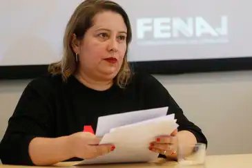 A presidenta da Federação Nacional dos Jornalistas, Samira de Castro, divulga o Relatório da Violência contra Jornalistas e Liberdade de Imprensa no Brasil 2022, no Sindicato dos Jornalistas.