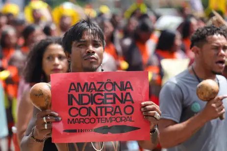 Fabio Rodrigues-Pozzebom/ Agência Brasil Brasília (DF) 08/04/2025 Indígenas de várias etnias participantes do Acampamento Terra Livre (ATL), fazem marcha no Eixo Monumental de Brasília Foto: Fabio Rodrigues-Pozzebom/ Agência Brasil