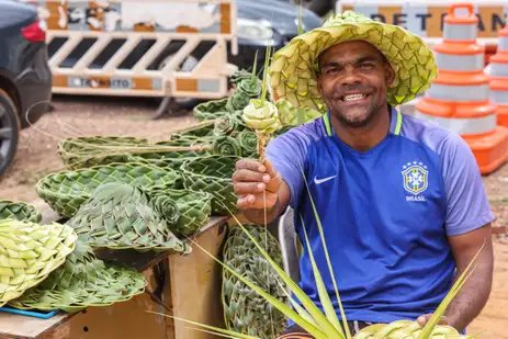 Antonio Cruz/Agência Brasil Brasília (DF), 18/04/2025.- Artesã, Carlos Fabrício Silva, fala com a reportagem da Agência Brasil, antes da cerimonia da Via sacra do Morro da Capelinha.
Foto: Antonio Cruz/Agência Brasil