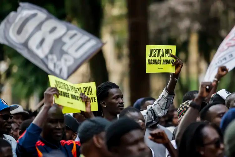 São Paulo(SP), 14/04/2025 - Manifestação  na praça da República, contra a morte do ambulante senegalês Ngange Mbaye, na sexta-feira, morto por um policial militar durante operação delegada no Brás, contra o comércio ambulante. 
Foto: Paulo Pinto/Agência Brasil