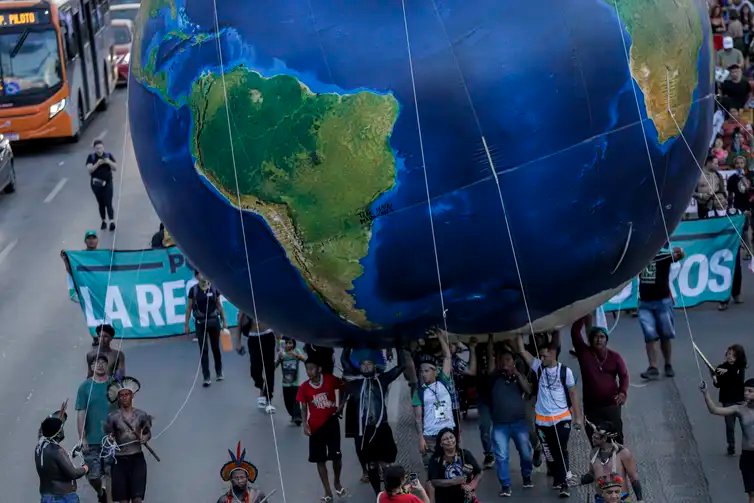 Brasília (DF), 10/04/2025 - Indígenas de várias etnias participam da marcha do acampamento terra livre (ATL).
Foto: Joédson Alves/Agência Brasil