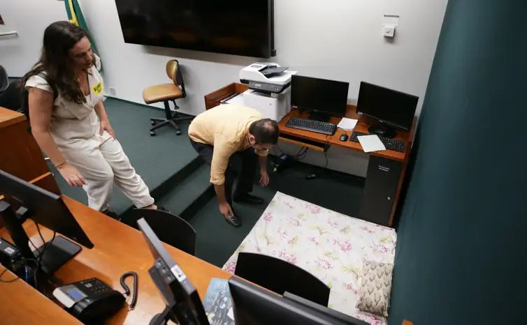 Lula Marques/Agência Brasil Brasília (DF), 10/04//2025 - Deputado Glauber Braga continua na comissão do conselho de ética em greve de fome . Foto: Lula Marques/Agência Brasil