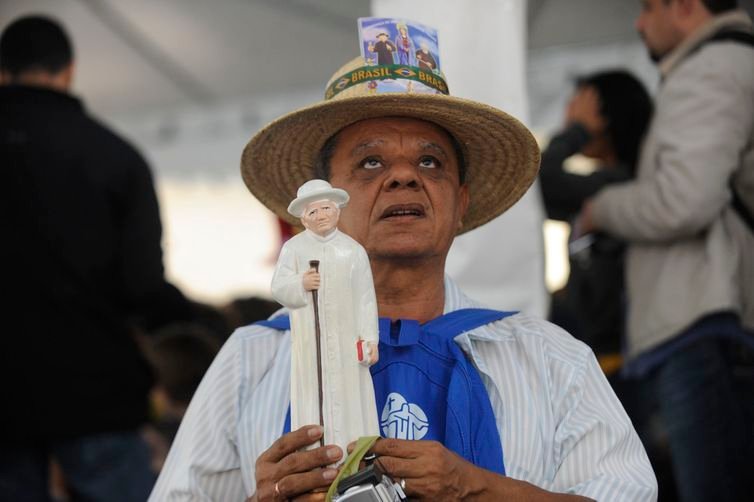 Rio de Janeiro 21/04/2025- Foto de arquivo  - O papa Francisco participa da confissão de alguns jovens participantes da Jornada Mundial da Juventude (JMJ), no Parque Municipal da Quinta da Boa Vista.