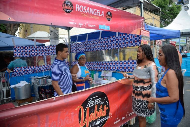 A Feira das Yabás, patrimônio cultural imaterial do Rio, volta a acontecer após negociação com Prefeitura, nas ruas de Oswaldo Cruz,  zona norte, em comemoração de 10 anos, com comidas tipicamente afro-brasileiras. 
