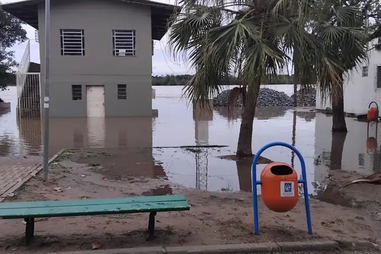 Porto Alegre (RS), 26/06/2025 - Rua inundanda após fortes chuvas na Ilha da Pintada. Foto: Beatriz Goncalves Pereira/Divulgação