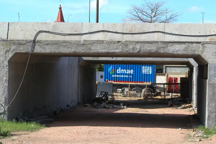 Porto Alegre (RS), 01/05/2025 – Uma das 14 comportas e casa de bomba de drenagem de água, que cercam o rio Guaíba em manutenção. Ha um ano o estado foi atingido por temporais que afetou mais de 400 municípios gaúchos, tiveram bairros inteiros alagados. A maior tragédia climática da história, deixou pelo menos 147 mortos e afetou mais de 2,1 milhões de pessoas.
Foto: Joédson Alves/Agência Brasil