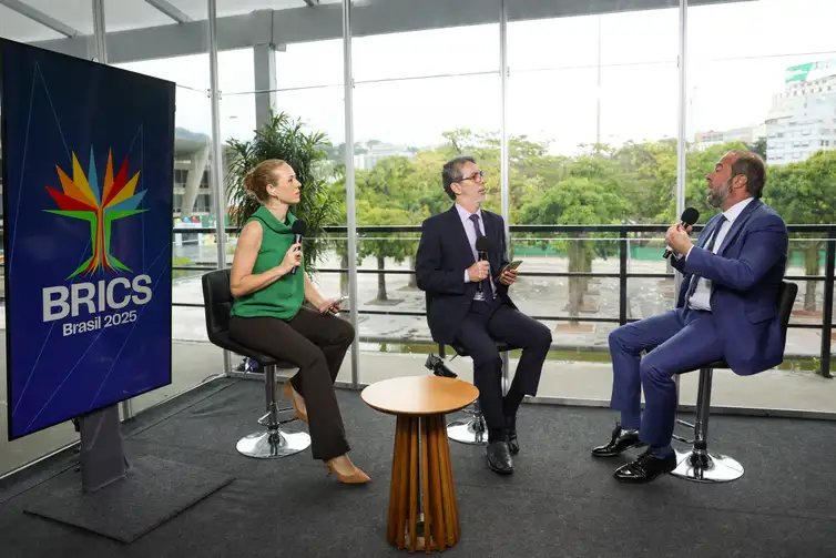 Tomaz Silva/Agência Brasil Rio de Janeiro (RJ), 07/07/2025 - O ministro de Minas e Energia, Alexandre Silveira durante entrevista para o Canal Gov, nos estúdios da EBC, no BRICS, no Museu da Arte Moderna do Rio de Janeiro (MAM-RJ). Foto: Tomaz Silva/Agência Brasil