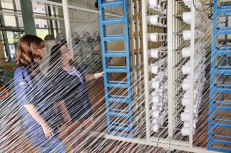 Indústria Têxtil ,SENAI CETIQT - Centro de Tecnologia da Indústria Química e Têxtil. Planta piloto de tecelagem.
Indústria Textil