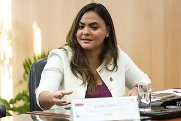 Brasília (DF), 07/08/2025 - A coordenadora-geral do Ligue 180, Ellen Costa, apresenta o novo painel do Ligue 180. Foto: Marcelo Camargo/Agência Brasil