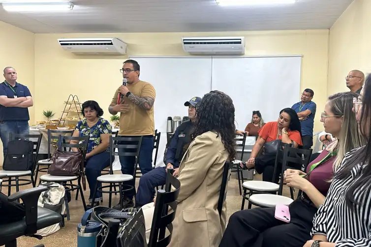Tabatinga (AM), 14/08/2025 - O secretário municipal de Assistência Social de Iranduba, Thiago Marinho (em pé ao centro falando ao microfone), no Instituto Federal do Amazonas (IFAM) -Campus Iranduba. Pronasci Juventude atende 4 mil jovens e inicia oficialmente atividades no Amazonas com meta de alcançar 15 mil em todo o país. Foto: Vanessa Sena/IFAM