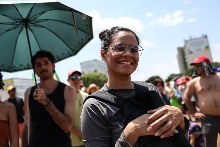 Marcelo Camargo/Agência Brasil Brasília (DF), 21/09/2025 - Sara Santos participou de ato contra o projeto de Anista aos golpistas de 8/1 e a PEC da Blindagem, que busca dar ao congresso a prerrogativa de autorizar abertura de processos contra parlamentares. Foto: Marcelo Camargo/Agência Brasil