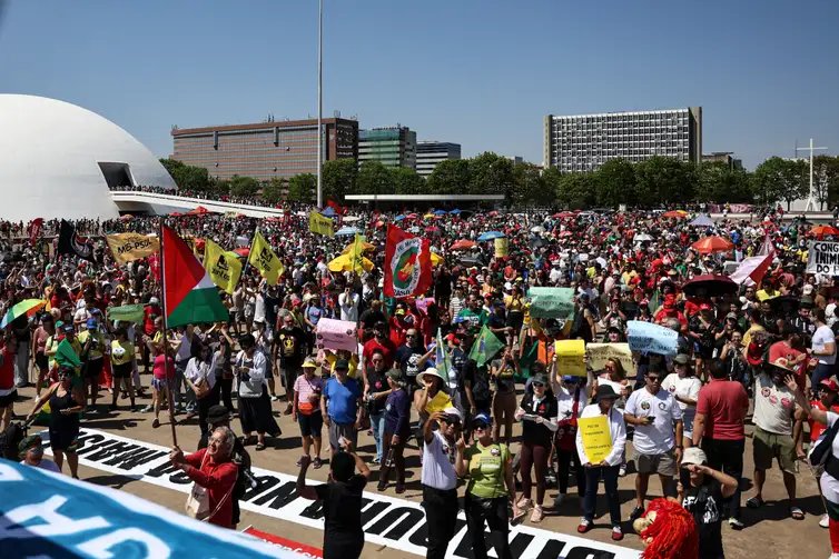 Marcelo Camargo/Agência Brasil Brasília (DF), 21/09/2025 -Organizações e movimentos sociais realizam atos contra o projeto de Anista aos golpistas de 8/1 e a PEC da Blindagem, que busca dar ao congresso a prerrogativa de autorizar abertura de processos contra parlamentares. Foto: Marcelo Camargo/Agência Brasil