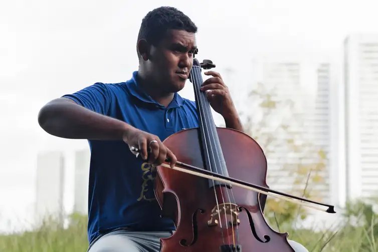 Recife (PE), 25/09/2025 - Cleybson Silva, integrante da Orquestra Criança Cidadã. Foto: Augusto Cataldi/Ascom OCC