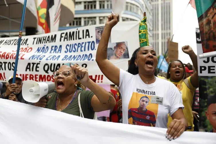 Fernando Frazão/Agência Brasil Rio de Janeiro (RJ), 07/09/2025 – Ana Paula Oliveira, mãe de Jonatha jovem negro morto por um policial militar em 2014 e cofundadora do Movimento Mães de Manguinhos, participa do Grito dos Excluídos e Excluídas na região central da cidade. Foto: Fernando Frazão/Agência Brasil