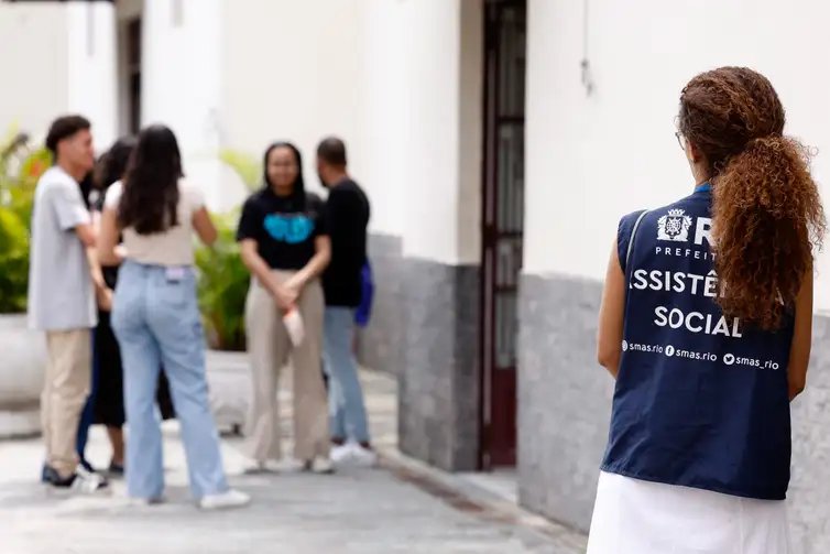 Tânia Rêgo/Agência Brasil Rio de Janeiro (RJ), 02/11/2025 - Secretaria municipal de Assistência Social faz plantão de atendimento às famílias do Alemão e Vila Cruzeiro na Paróquia Bom Jesus da Penha, na Penha, zona norte da cidade. Foto: Tânia Rêgo/Agência Brasil