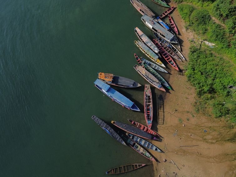 Imperatriz (MA), 13/10/2025 – Vista de barcos de pescadores nas águas do Rio Tocantins. Foto: Fernando Frazão/Agência Brasil