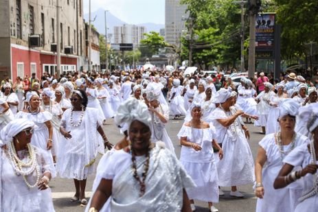 Tomaz Silva/Agência Brasil Rio de Janeiro (RJ), 20/11/2025 – Cortejo da Tia Ciata em comemoração do Dia da Consciência Negra percorre ruas do centro do Rio de Janeiro. Foto: Tomaz Silva/Agência Brasil