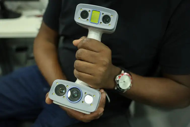 Rio de Janeiro (RJ), 07/11/2025 – Scanner de luz branca usado na reconstituição de vaso marajoara em 3D, no Biodesign Lab PUC-Rio na zona sul do Rio de Janeiro. Foto: Tomaz Silva/Agência Brasil