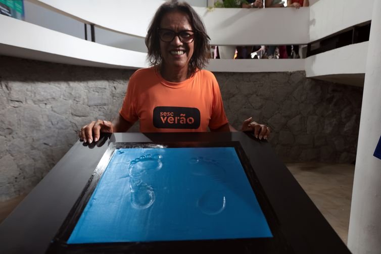 Paulo Pinto/Agência Brasil São Paulo (SP), 29/12/2025 - Corredora Carmem de Oliveira durante cerimônia de homenagem de 100 anos de história da corrida internacional de São Silvestre. Foto: Paulo Pinto/Agência Brasil