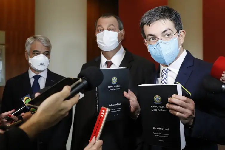 Senadores atuantes na CPI da Covid-19 entregam o relatório final dos trabalhos da comissão ao Ministério Público do Rio de Janeiro (MPRJ)