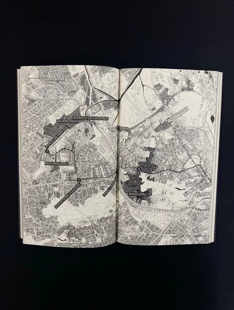 Rio de Janeiro (RJ), 09/01/2026 - Página do livro 474: Jacaré/Copacabana, do autor Gabriel Weber. Foto: Sobinfluencia edições/Divulgação