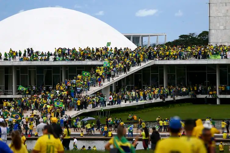 Marcelo Camargo/Agência Brasil 08.01.2023-Manifestantes invadem Congresso, STF e Palácio do Planalto.