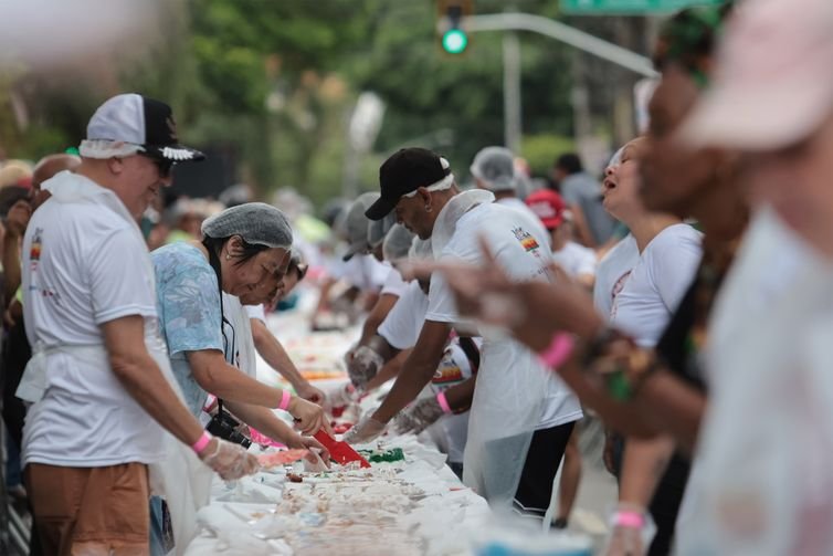 São Paulo (SP), 05/01/2026 - Bolo de aniversário em comemoração aos 472 anos de São Paulo, no bairro do Bixiga.  Foto: Paulo Pinto/Agência Brasil
