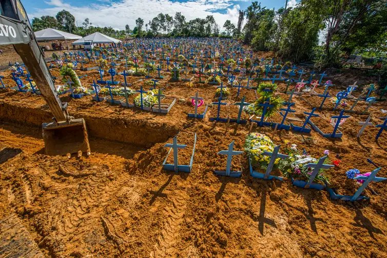 Manaus (AM) 28/05/2024 - ATENÇÃO foto feita em 15.05.20  - Cemitério Público Nossa Senhora Aparecida.
Foto: Alex Pazuello/Semcom/Arquivo