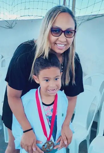 Rio de Janeiro (RJ), 09/01/2026 - Brasileiros vão reaproveitar material escolar na volta às aulas 2026. Priscila Alves e o seu filho Carlos. Foto: Priscila Alves/Arquivo Pessoal