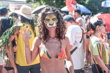 Brasília (DF), 15/02/2026 - Monique Menezes, participa do carnaval de rua, bloco Charretinhas do Forró (celebra os ritmos no Norte), praça Zé Ramalho. na Vila Planalto.
Foto: Joédson Alves/Agência Brasil