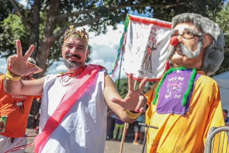 Brasília (DF), 15/02/2026 - O produtor Thiago Faniz participa do carnaval de rua, bloco Charretinhas do Forró (celebra os ritmos no Norte), praça Zé Ramalho. na Vila Planalto.
Foto: Joédson Alves/Agência Brasil