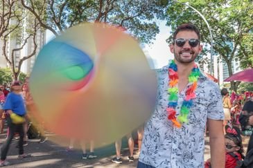 Joédson Alves/Agência Brasil Brasília (DF), 15/02/2026 - Alex França fala com Agência Brasil durante carnaval de rua, bloco Galinho.
Foto: Joédson Alves/Agência Brasil