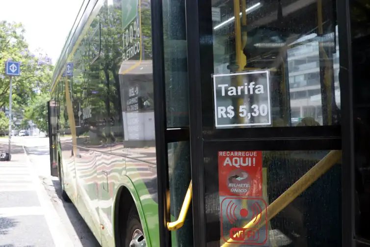 Paulo Pinto/Agência Brasil São Paulo (SP), 06/01/2026 - Aumento do valor das tarifas no transporte coletivo de São Paulo. Ônibus já exibem o novo aumento. Foto: Paulo Pinto/Agência Brasil