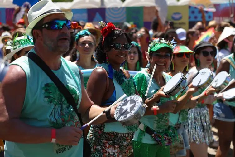 Tomaz Silva/Agência Brasil Rio de Janeiro (RJ), 17/02/2026 – Bloco Quizomba desfila no Aterro do Flamengo, na Glória, região central do Rio de Janeiro. Foto: Tomaz Silva/Agência Brasil