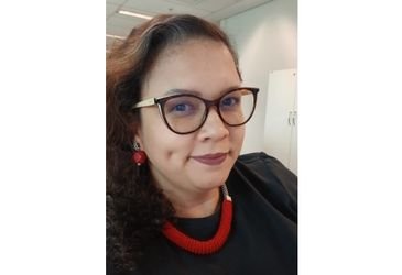 Divulgação/Arquivo pessoal 19/02/2026 - 'Graphic novels' podem preparar professores para debate étnico-racial em sala de aula. Na foto a doutoranda Fernanda Pereira da Silva. Foto: Divulgação/arquivo pessoal